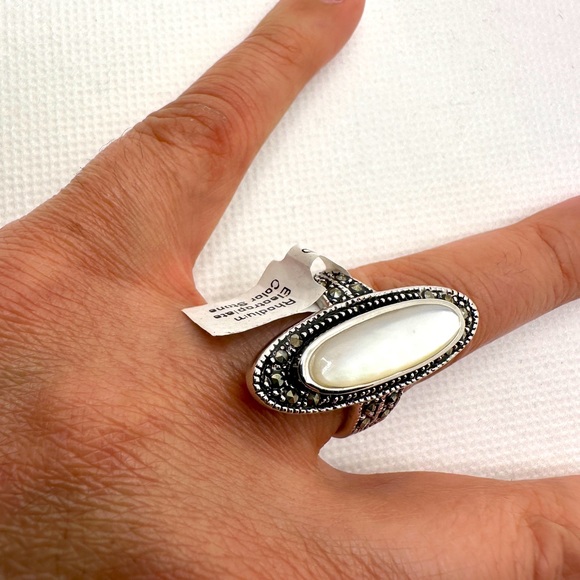Rhodium electroplated color stone - Picture 1 of 1